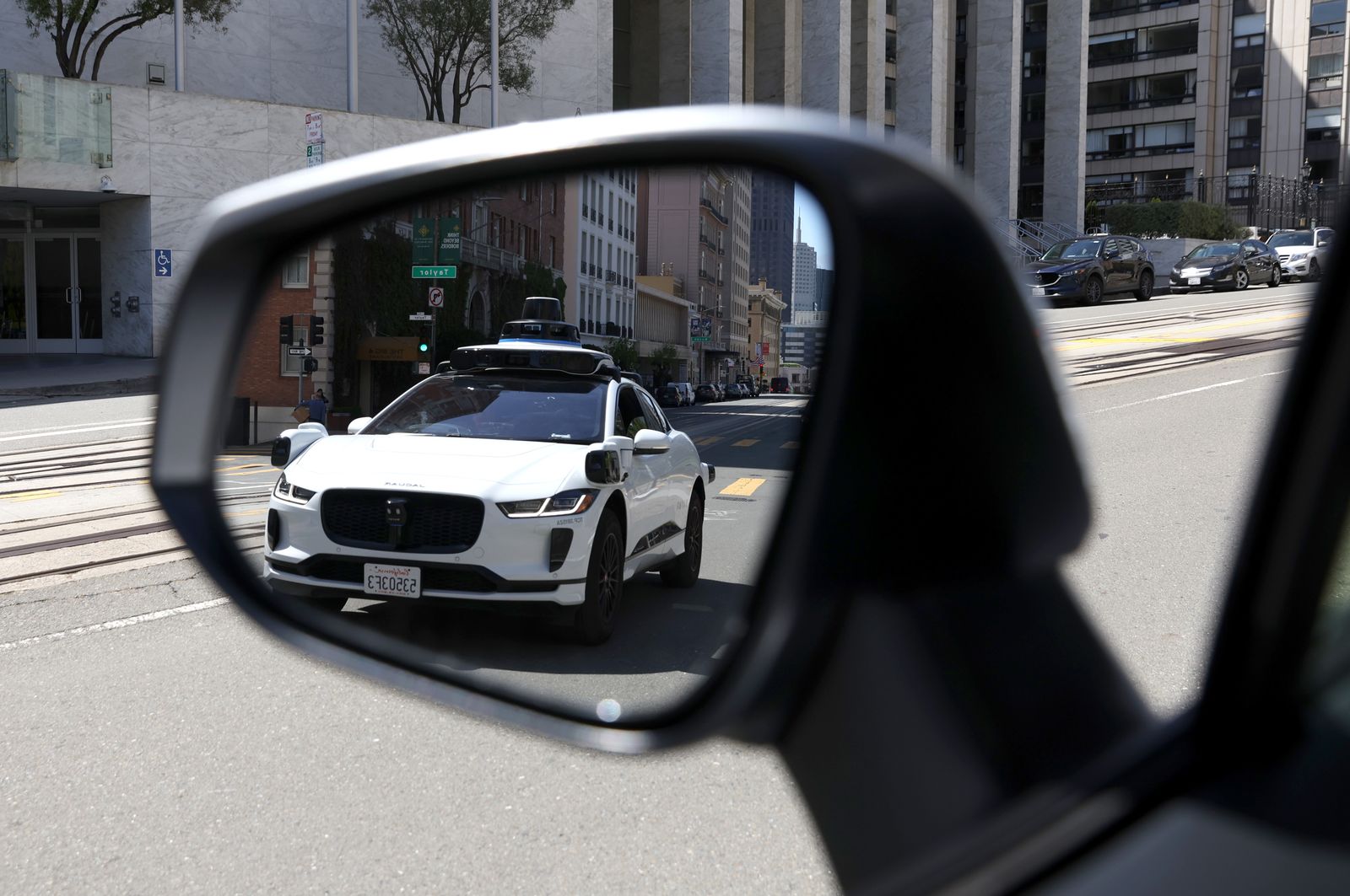 60 Italian Mayors Want to Be the Unlikely Solution to Self-Driving Cars in Europe