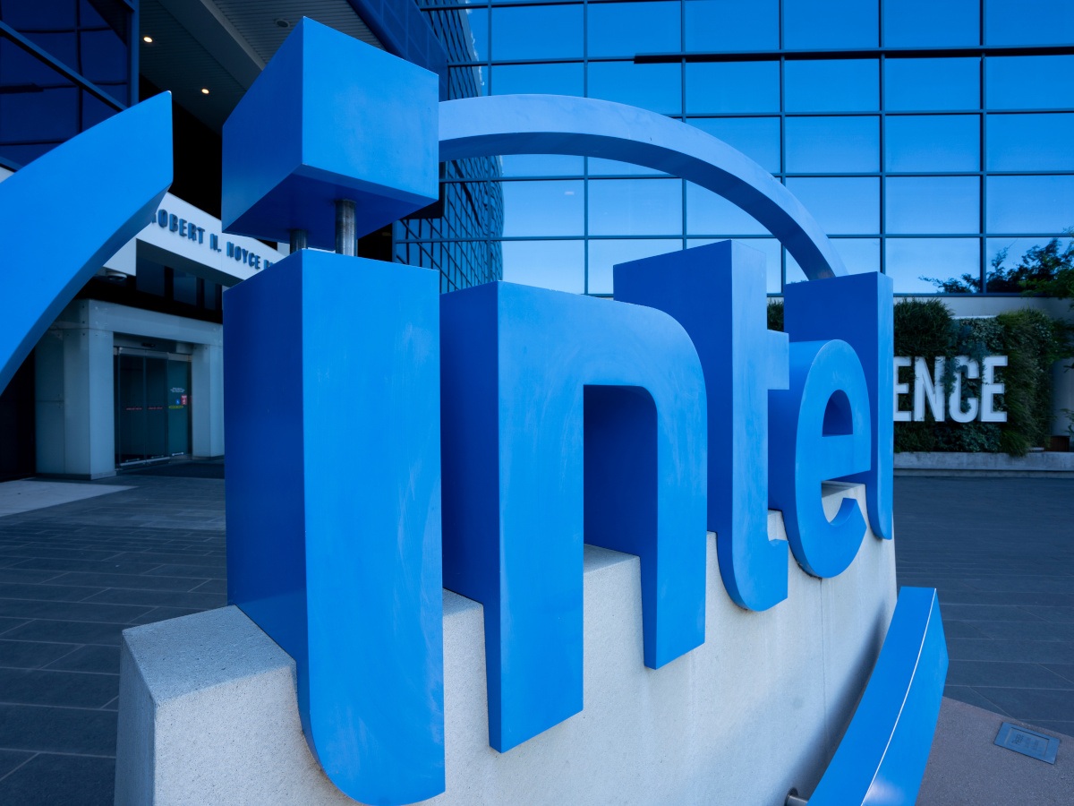 Intel dumps planned European projects after flat revenue growth