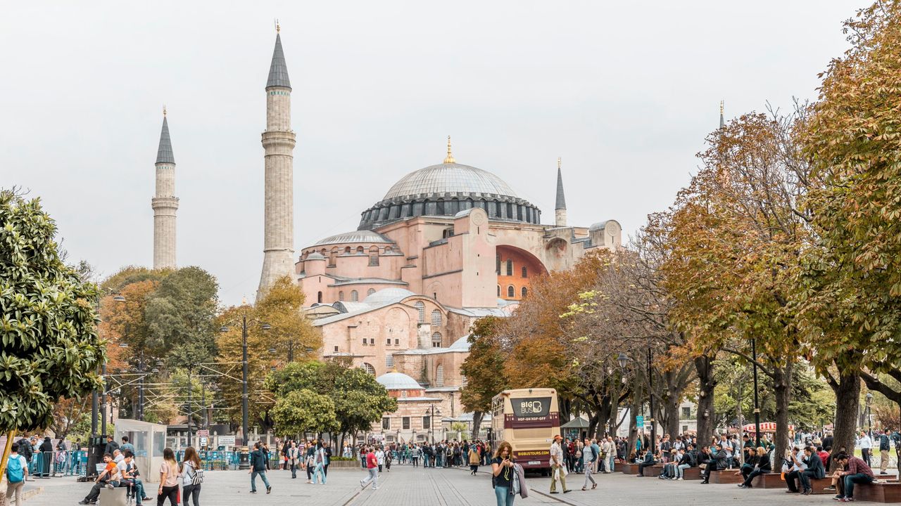 Thousands of travellers could be left without Internet as Turkey bans websites and apps of major eSIM providers – but don’t worry, there’s a catch