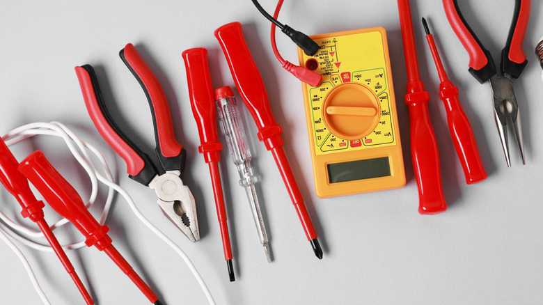 How To Tell If Your Tools Are Insulated Before Using Them For Electrical Work
