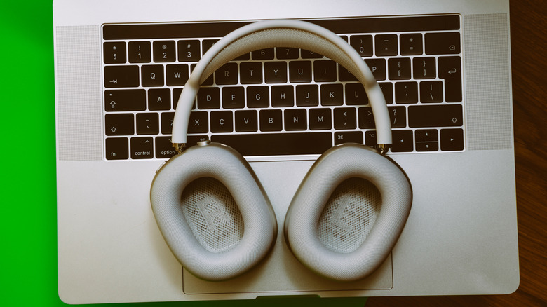 What Is The Lawsuit Against Apple Over The AirPods Max Headphones?