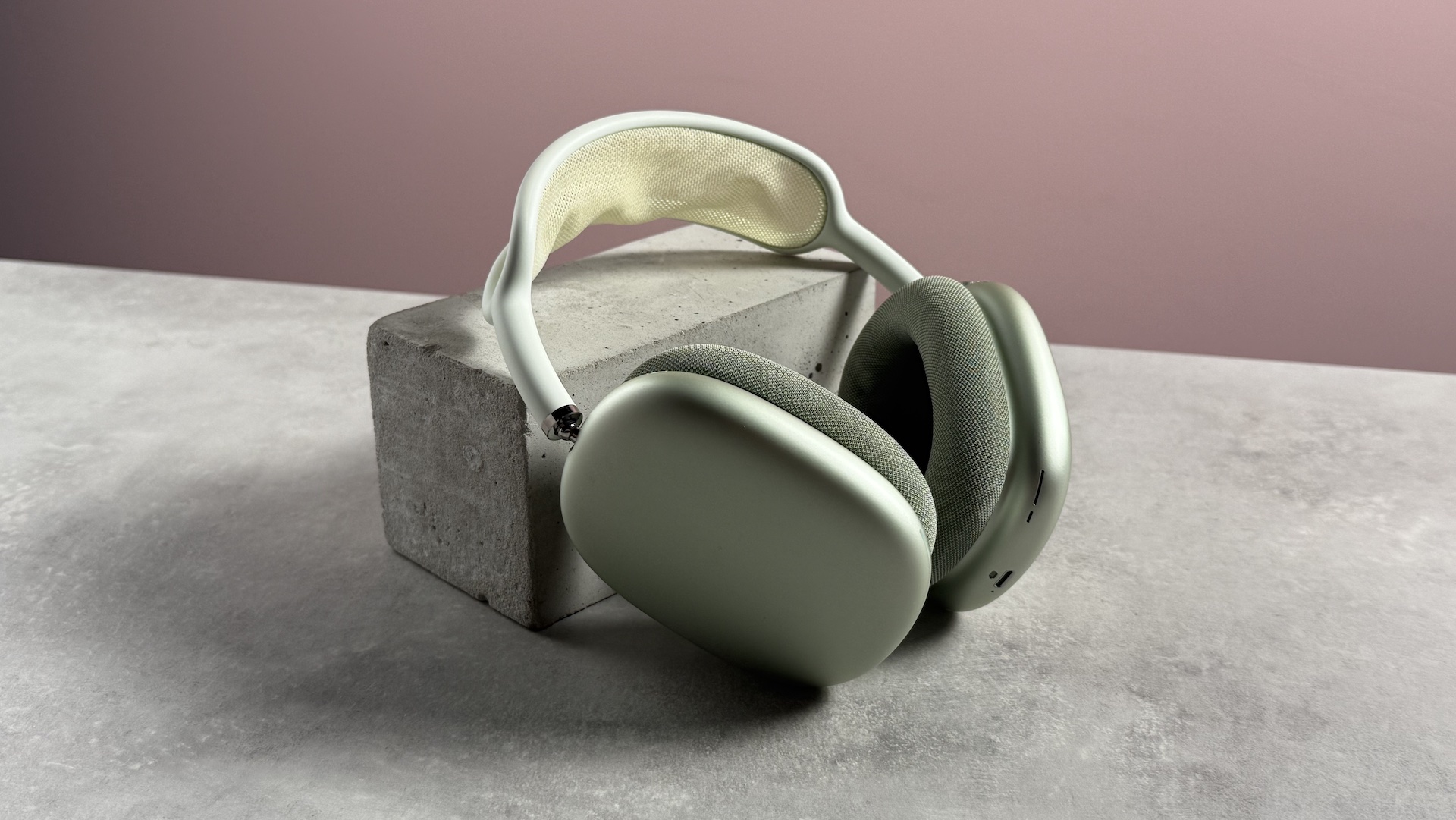 Sony WH-1000XM6 vs Apple AirPods Max: after hours of testing, these are the noise cancelling headphones I’d buy
