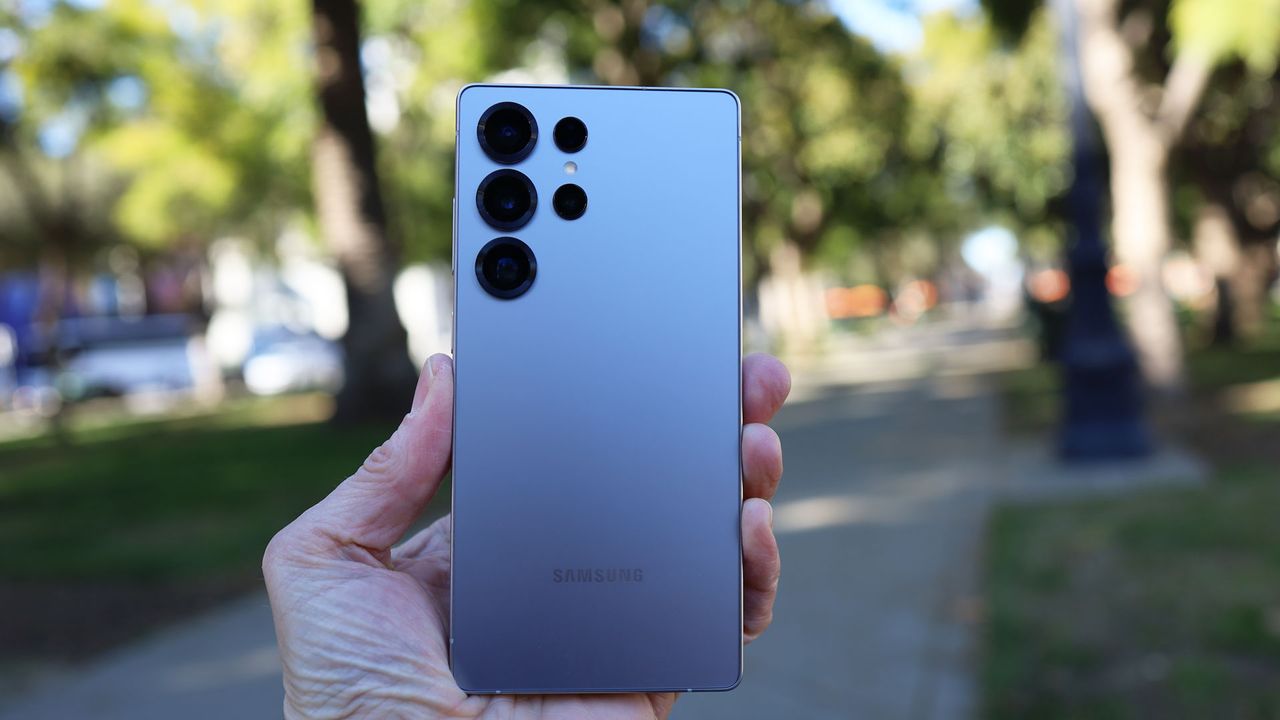 The Samsung Galaxy S26 Ultra could take much better low-light photos and charge slightly faster