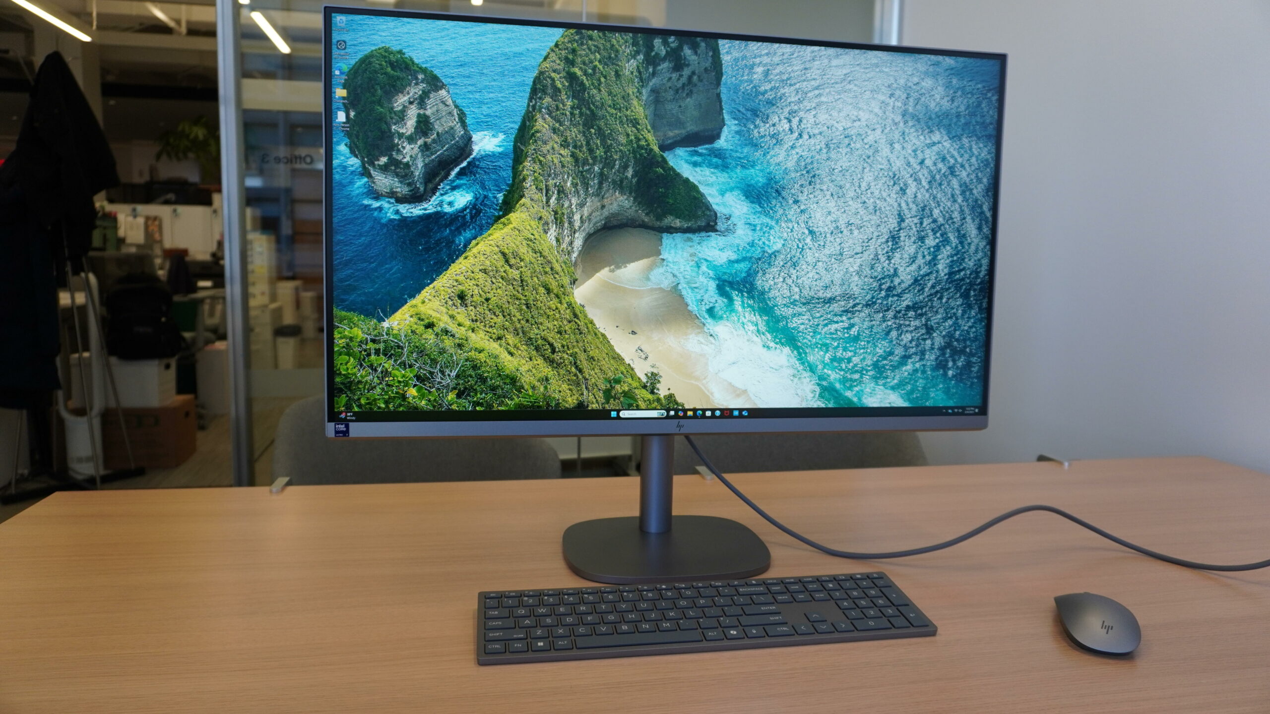 Finally, a big screen all-in-one PC that business users and creatives will both appreciate