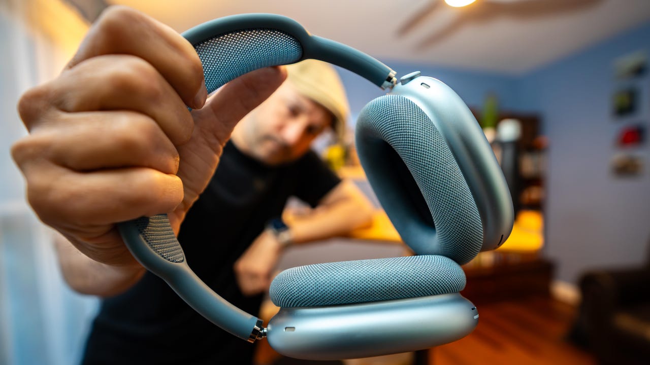 AirPods Max in 2025? Same drawbacks, now ready for pros, and one killer feature