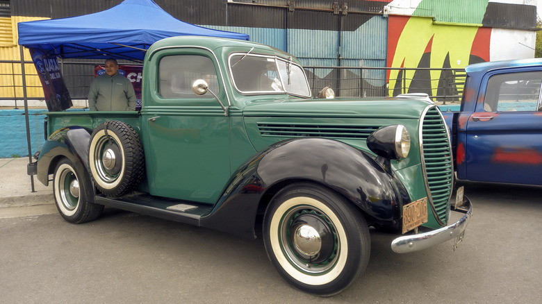 Why Are Pickup Trucks Called ‘Pickups’? The Origin Of The Name, Explored