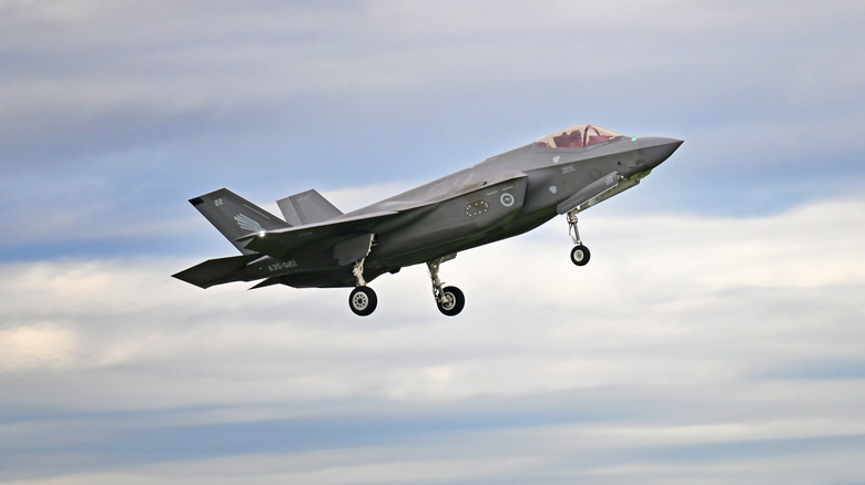 How Long Can An F-35 Fly Without Refueling?