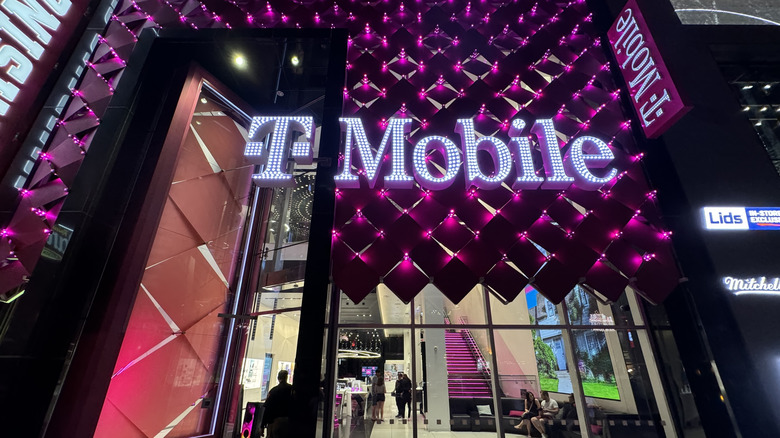 How To Sign Up For T-Mobile’s T-Satellite With Starlink Phone Service