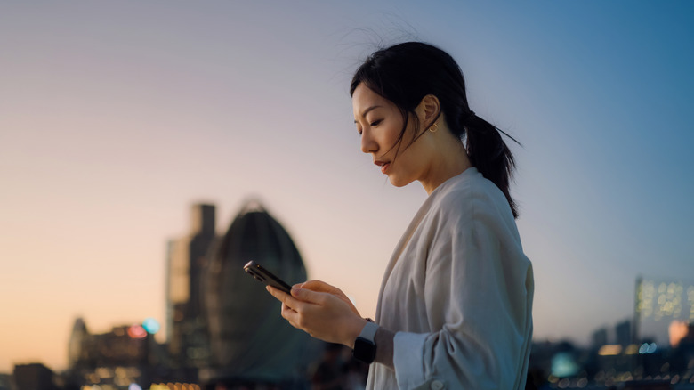 How To Use Instagram’s ‘Vanish Mode’ (And Why You Might Want To)