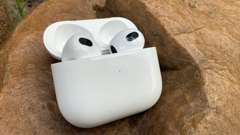 Why Your AirPods Keep Pausing And How To Fix It