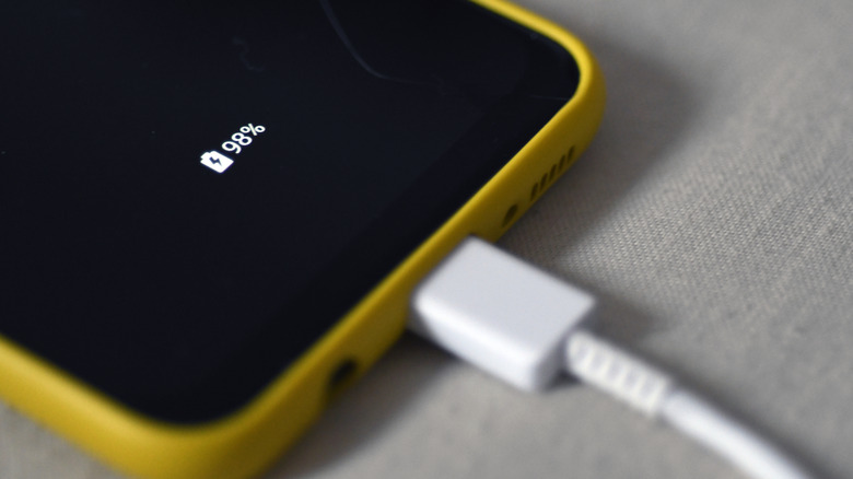 This Pixel 10 Feature Dramatically Reduces Battery Capacity (And You Can’t Turn It Off)