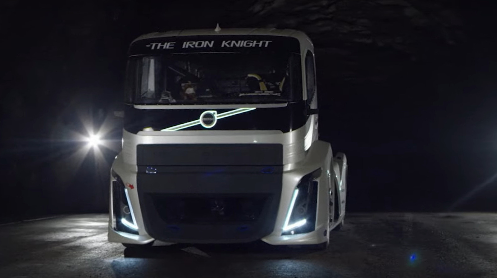 How Fast Is The World’s Fastest Semi-Truck?