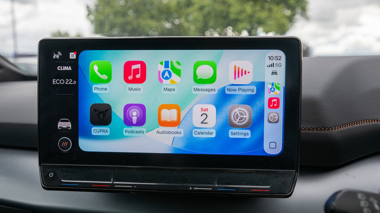 How To Change Your Apple CarPlay Background