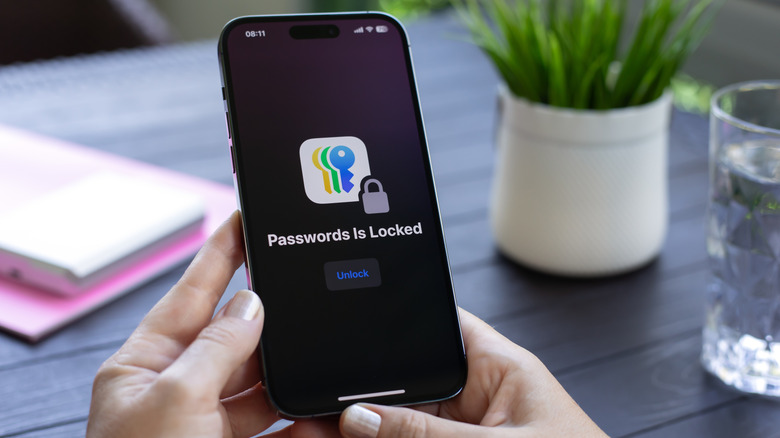 How To Use iOS’s Built In Password Manager Feature (And Why You Should)