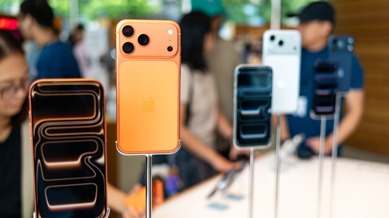 iPhone 17 Pro Max’s Battery Life Could’ve Been Even Better Without iOS 26’s Liquid Glass, Experiment Shows
