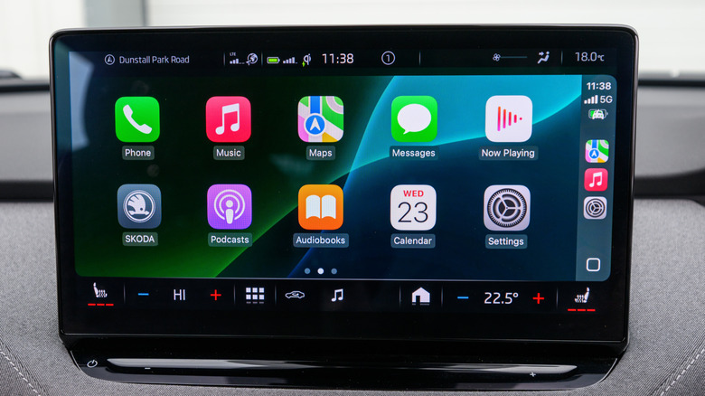 How To Personalize Your Apple CarPlay Dashboard