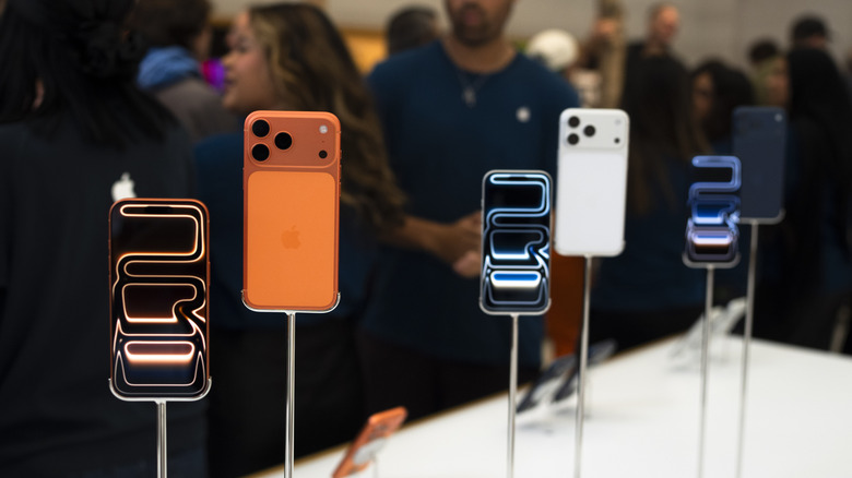 Who Makes Apple’s iPhone 17 Screens? (Hint: It’s Not Apple)